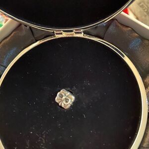 EUC Pandora Christmas Spectacular Radio City Rockettes ornament with Charm‎